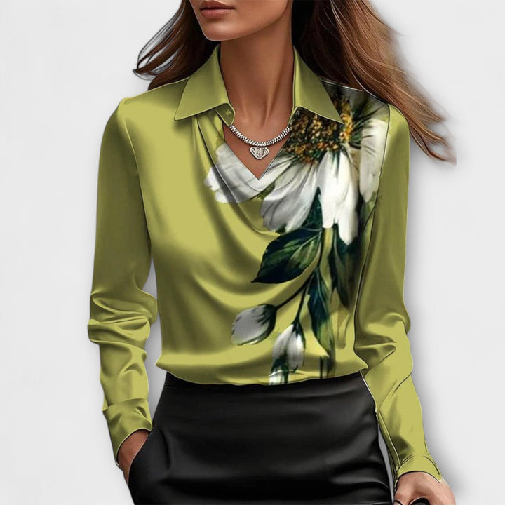 Glänzende Bluse mit gerafftem Kragen