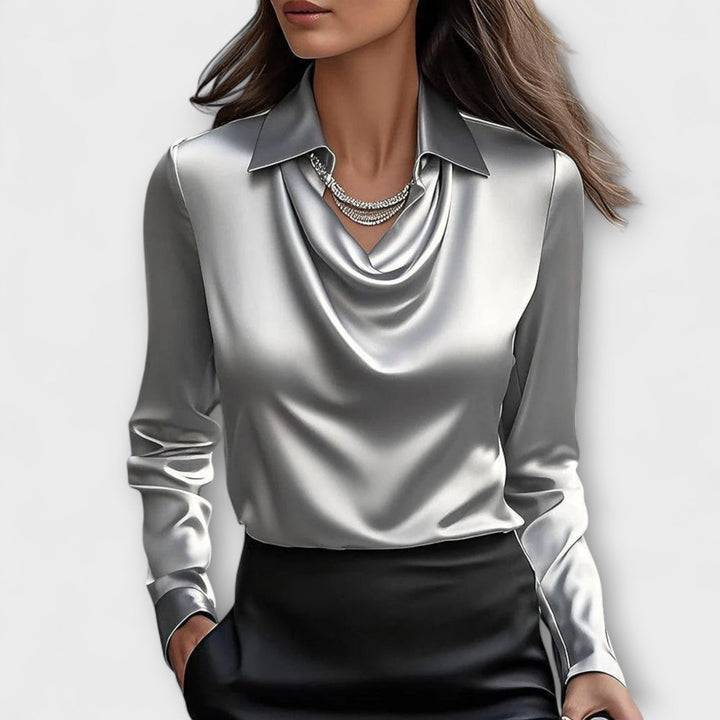 Glänzende Bluse mit gerafftem Kragen