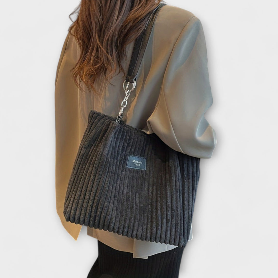 Aurora. - Weiche Cord-Schultertasche