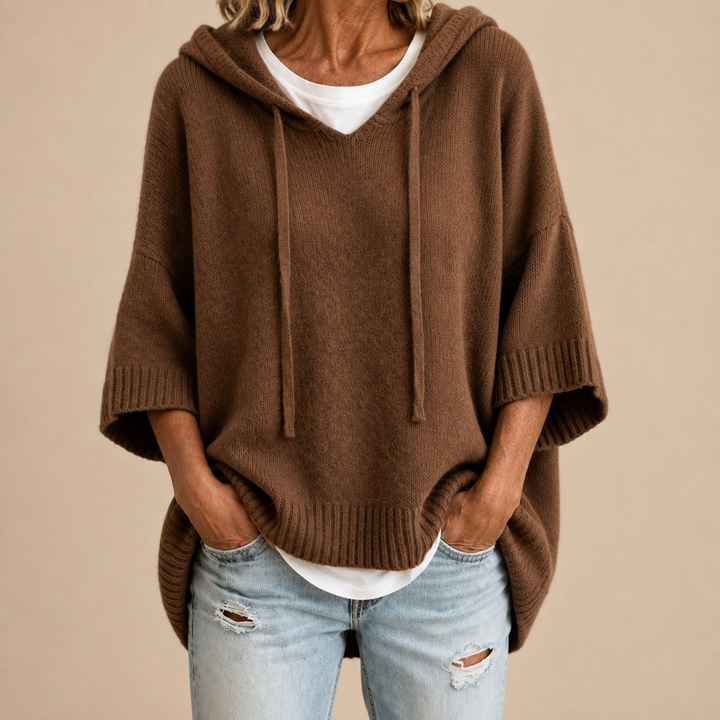 Annabel | Strickponcho mit Kapuze und Dreiviertelärmeln