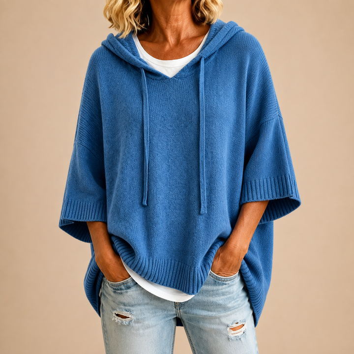 Annabel | Strickponcho mit Kapuze und Dreiviertelärmeln