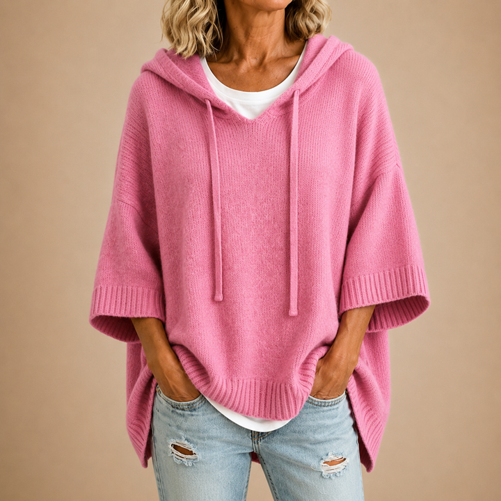 Annabel | Strickponcho mit Kapuze und Dreiviertelärmeln