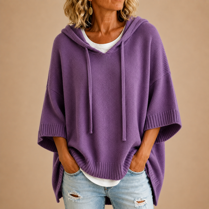 Annabel | Strickponcho mit Kapuze und Dreiviertelärmeln