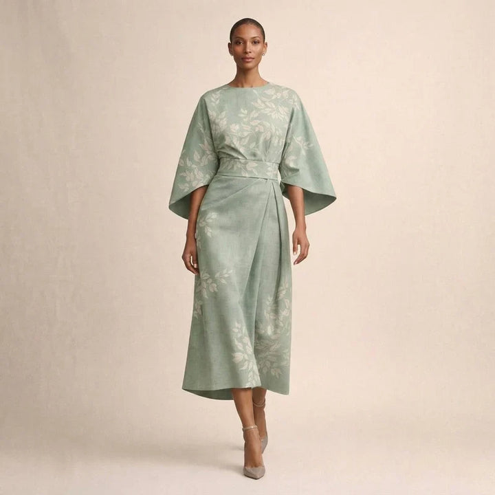 CLEMENTINE | Florales Midi mit sculptierter Taille und luftiger Eleganz