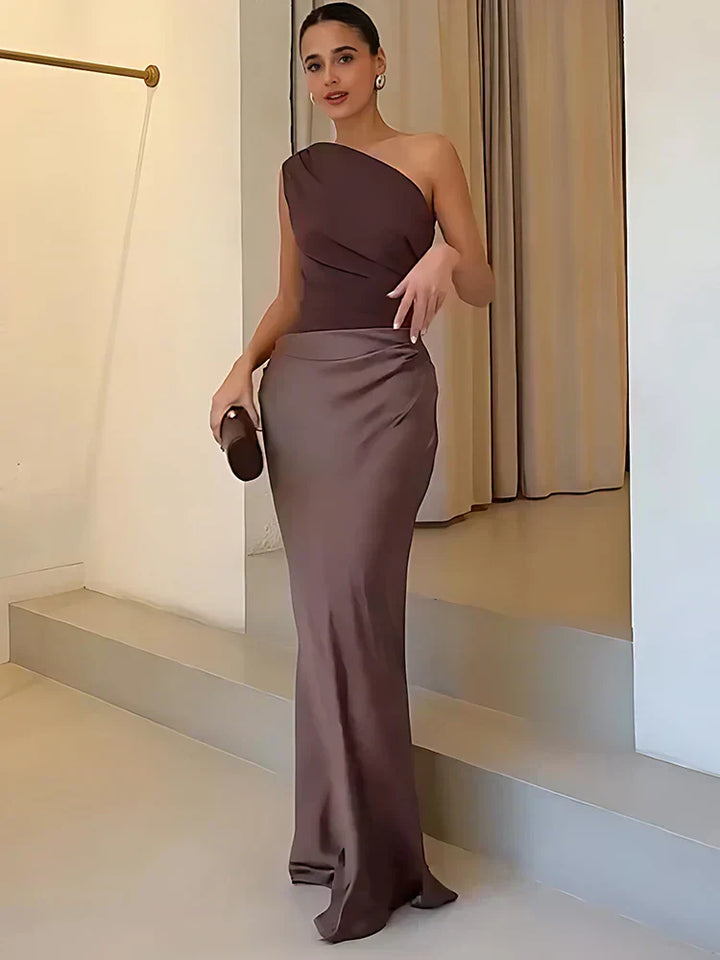 Amber™ – Ein Schulter Satin Maxikleid