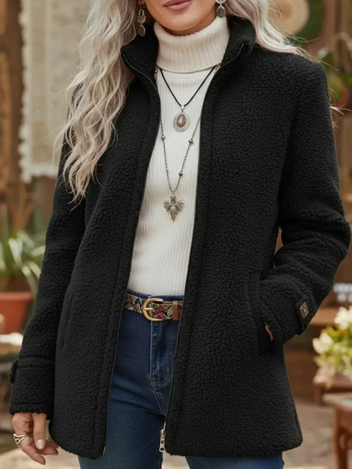 Carissa – Stehkragenjacke in Lammwoll-Optik