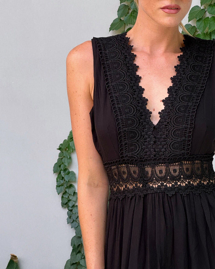 Sora™ – Ärmelloses Boho-Midikleid mit Spitzendetails